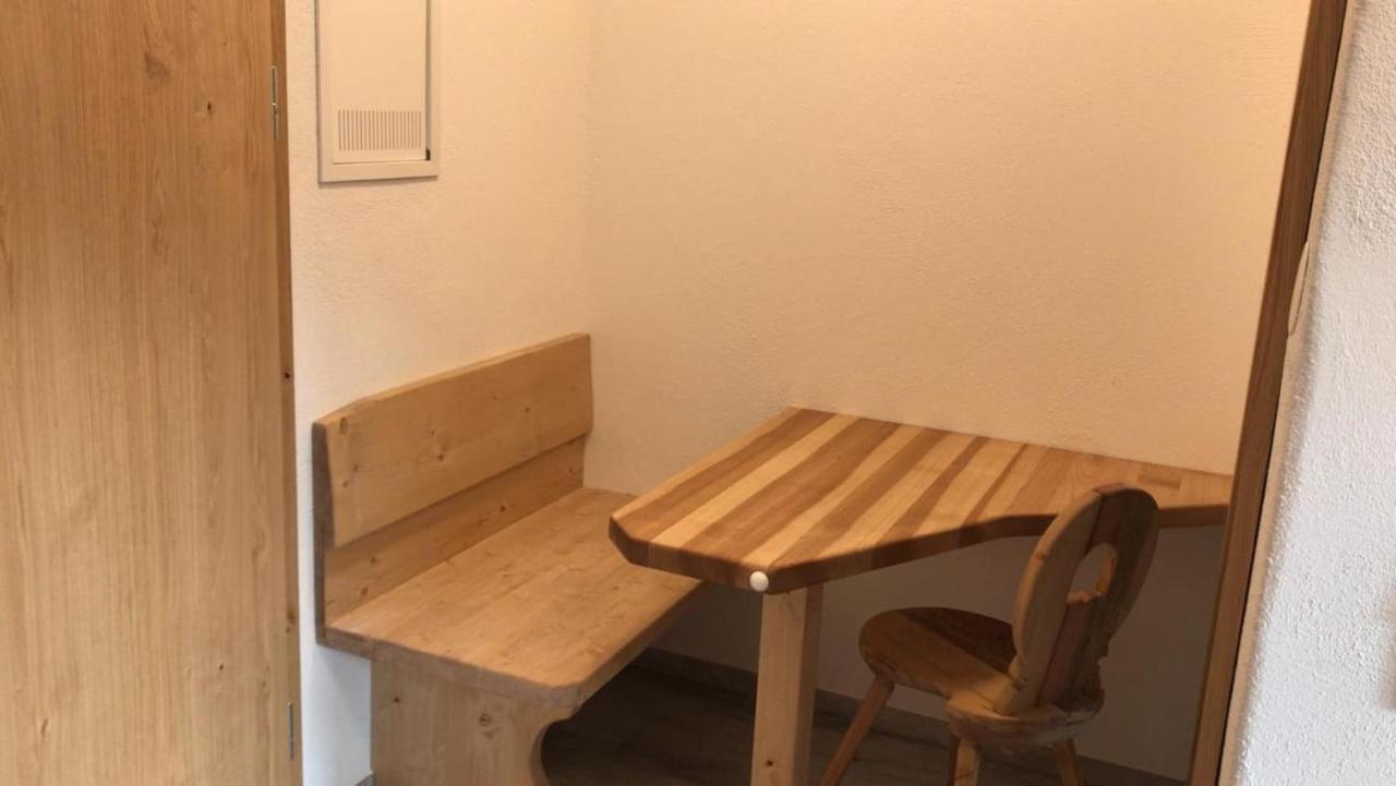 Birklstueberl Restaurant Und Appartement 蒂罗尔-泽费尔德 外观 照片